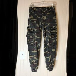 Camo VIP Green Camo Cargo Jogger Pants Size 7/8 Juniors women’s
